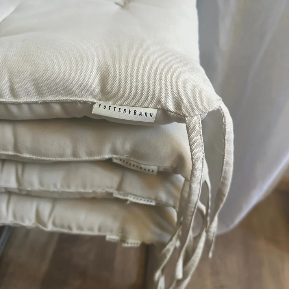 NWOT Pottery Barn Tufted Outdoor Dining Chair Cushion - Picture 2 of 6